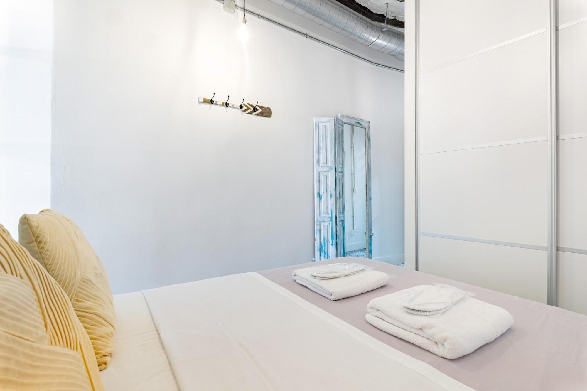 Vintage Apartment Near Puerta Del Sol มาดริด ภายนอก รูปภาพ